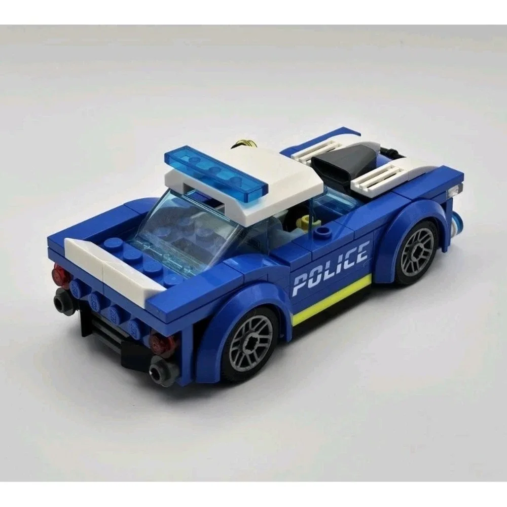 LEGO CITY: Police Car 60312 pre-owned‎ Complete Toy Flashlight Police Cap no box